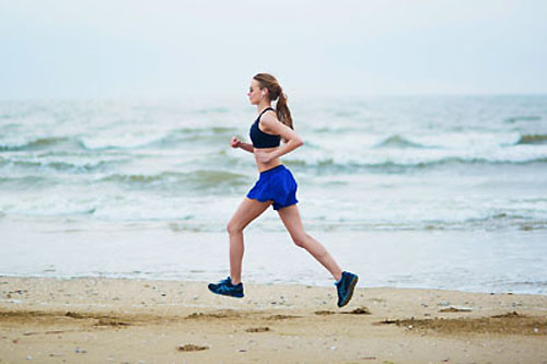 Bieganie - biegnąca kobieta